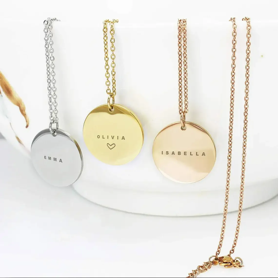 Op maat gegraveerde namen Datu - Birth Flower Necklace recensie en prijs